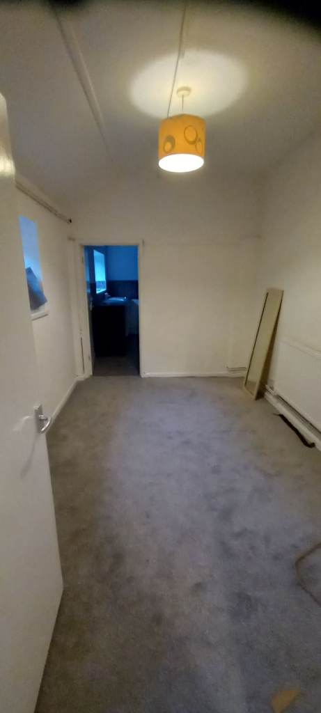 **TO LET**1 BEDROOM GROUND FLOOR FLAT**WATERLOO ROAD**BURSLEM**