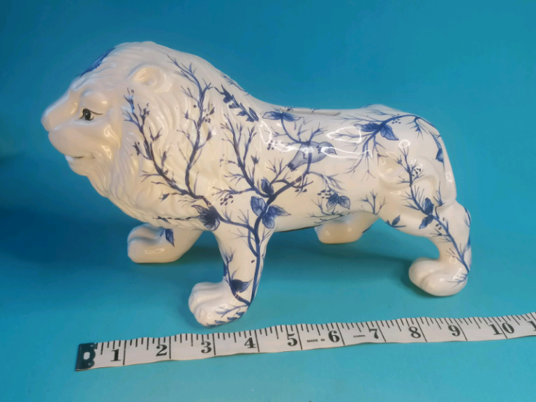 Vintage Large Lion Piggy bank. (PORCELAIN). 