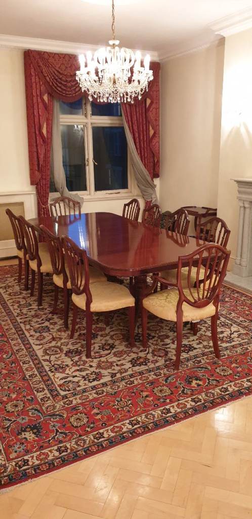 Harrods Extendable Mahogany 10 chairs and dining table set