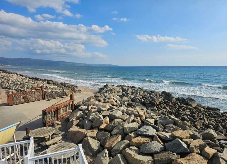 DIRECT BEACH ACCESS CARAVAN FOR SALE 3 BEDROOM 