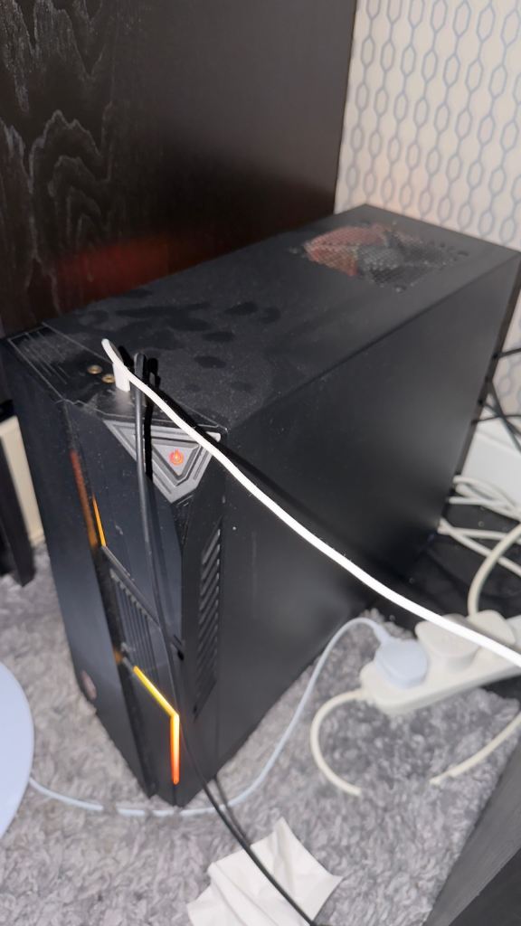 HP Omen 25L Gaming PC - i7-13700F, RTX 4060, 16GB RAM