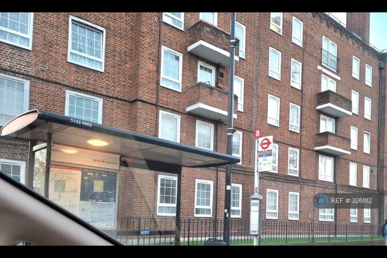 2 bedroom flat in Vauxhall/Oval, London, SW8 (2 bed) (#2261112)