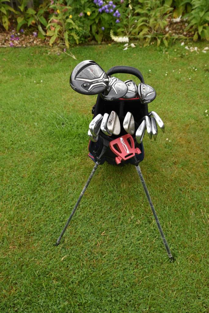 Full RH Golf Club Set/Stand Bag. 4 Titleist metals, 7 Mizuno irons, 2 Vokey wedges, Ray Cook putter.