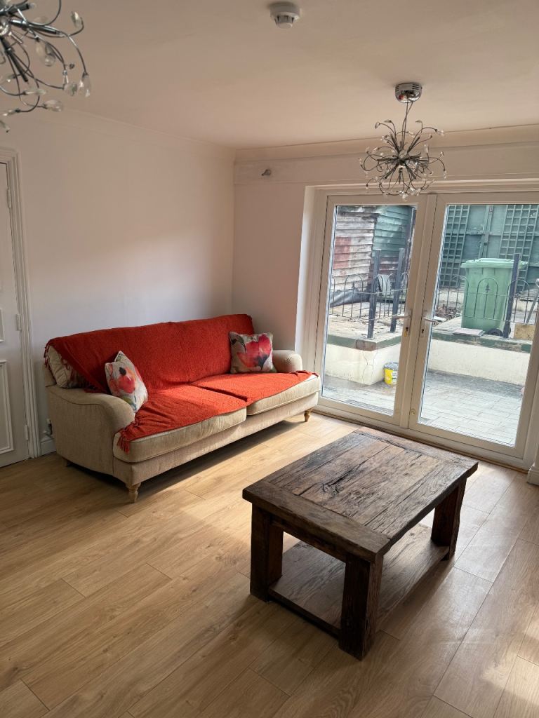 DOUBLE ROOM TO RENT IN BASILDON