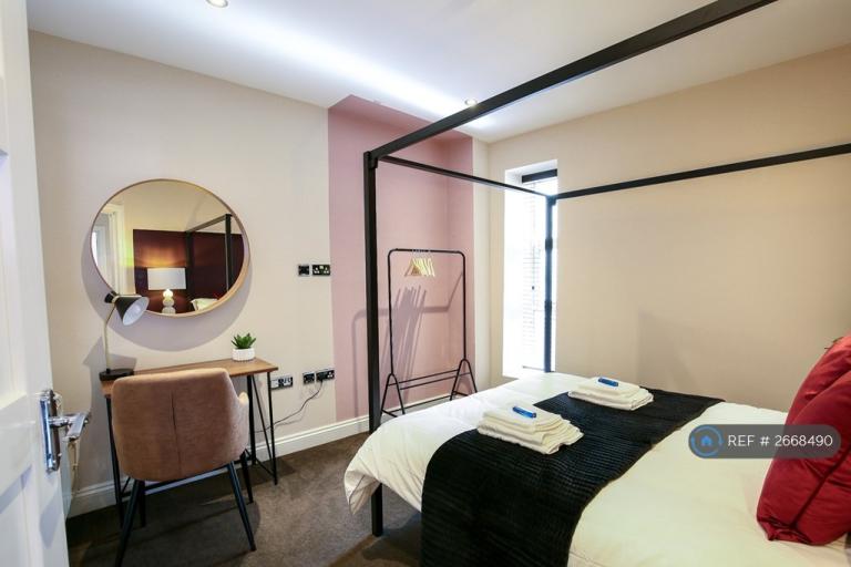 2 bedroom flat in Brighton, Brighton, BN1 (2 bed) (#2668490)