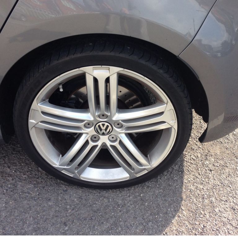 ONE GENUINE VW OR AUDI GOLF R WHEEL IN GREAT CONDITION