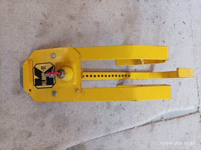 Wheel anti theft safety clamp