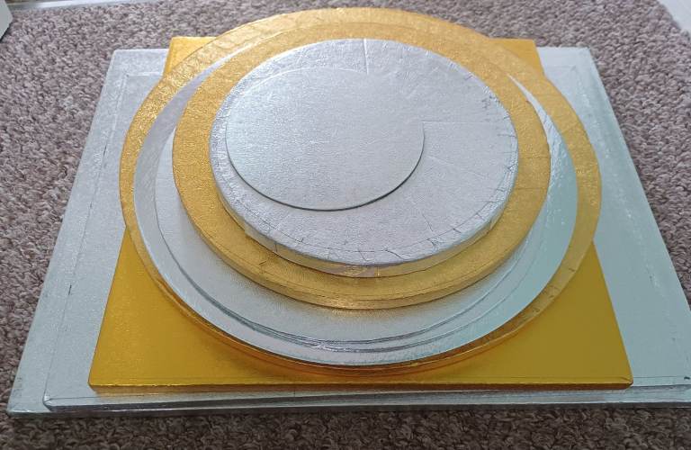 cake boards and 2 x cake boxes