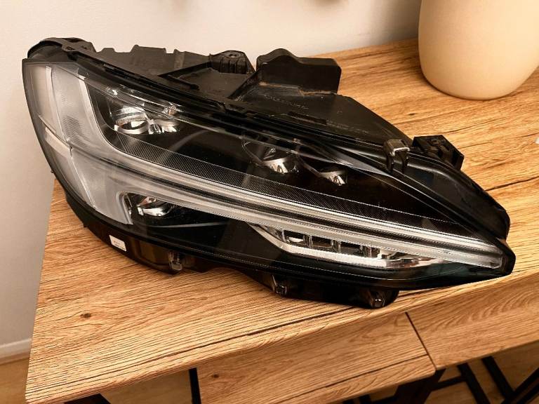 GENUINE 2016/2017 VOLVO V90/S90 DRIVERS HEADLIGHT 31386167
