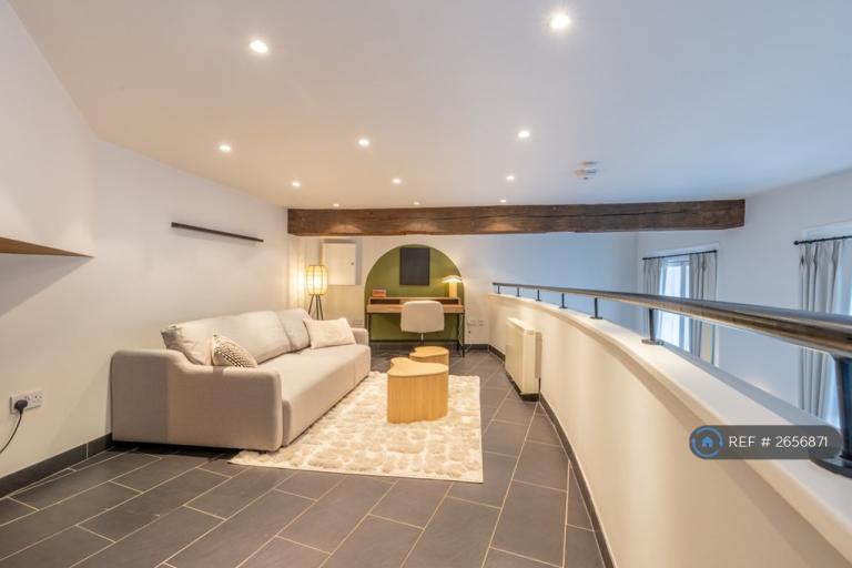 1 bedroom flat in Watergate Buildings, Newcastle Upon Tyne, NE1 (1 bed) (#2656871)