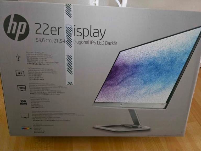 Excellent condition HP Monitor screen for computer no marks or dents includes original box