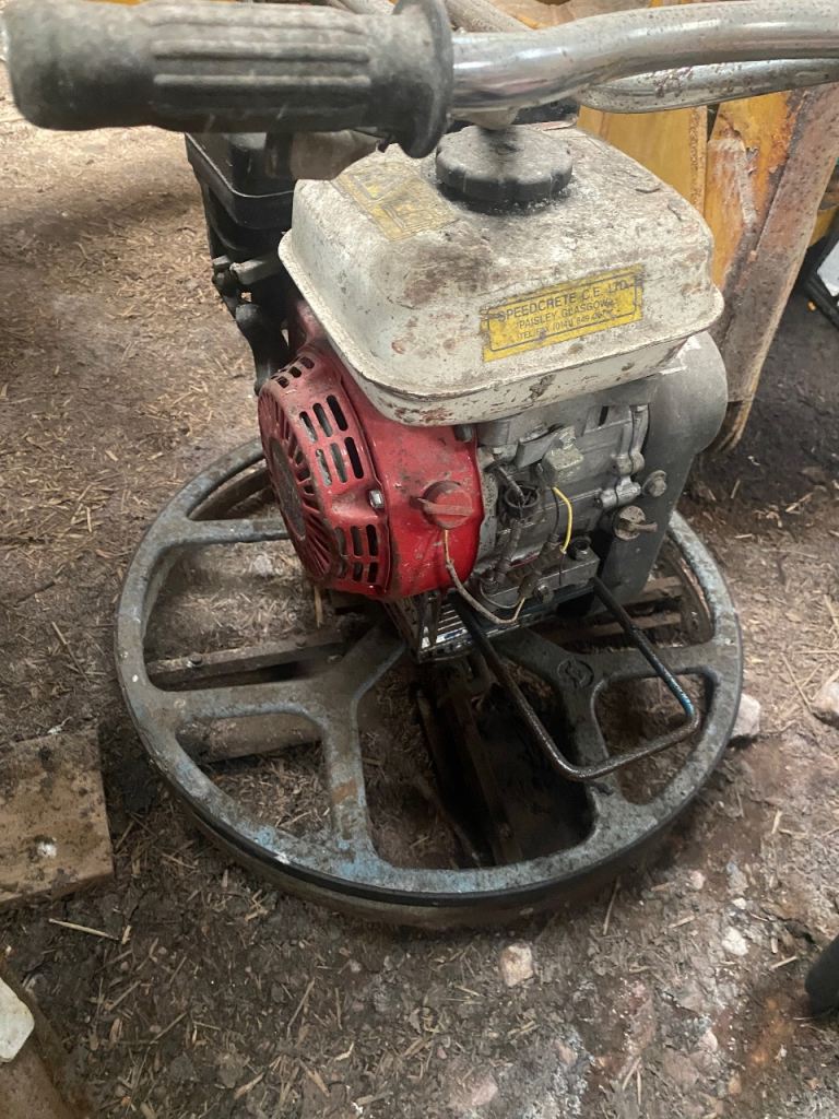 Concrete screeder 
