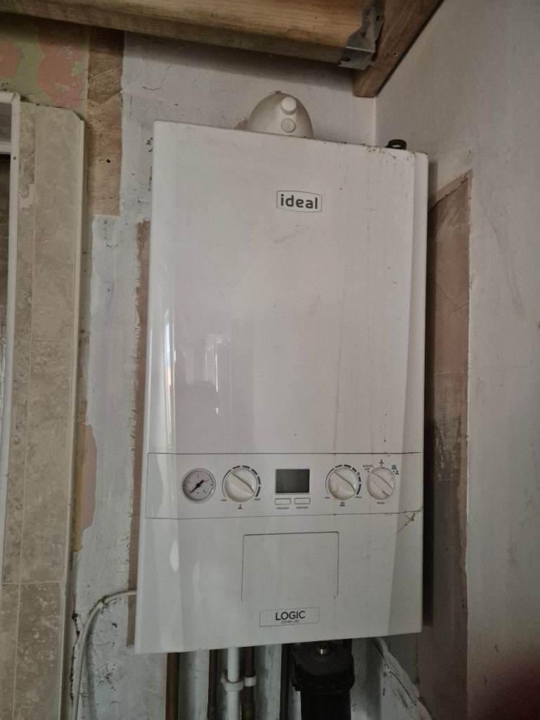 Ideal Logic Combi C30Boiler – Good condition