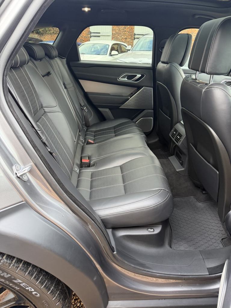 LAND ROVER RANGE ROVER VELAR 3.0 D300 R-Dynamic HSE 2019