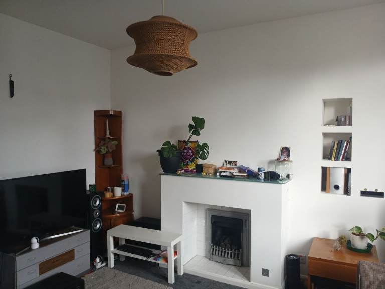 2 bed flat Whiteinch west end 