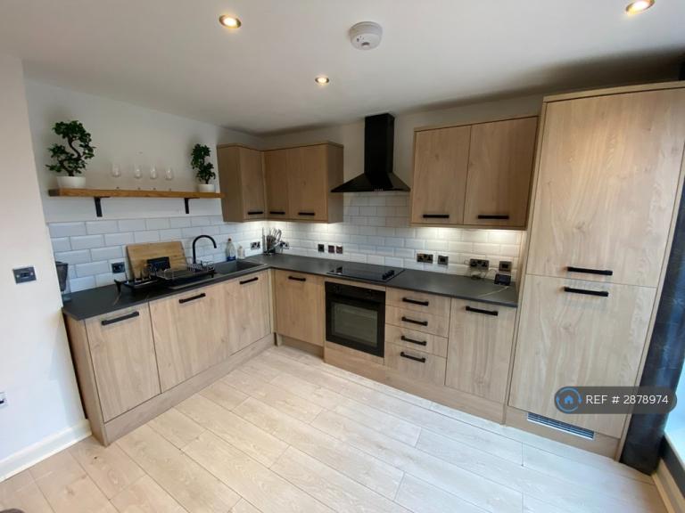 2 bedroom flat in Pilcher Gate, Nottingham, NG1 (2 bed) (#2878974)
