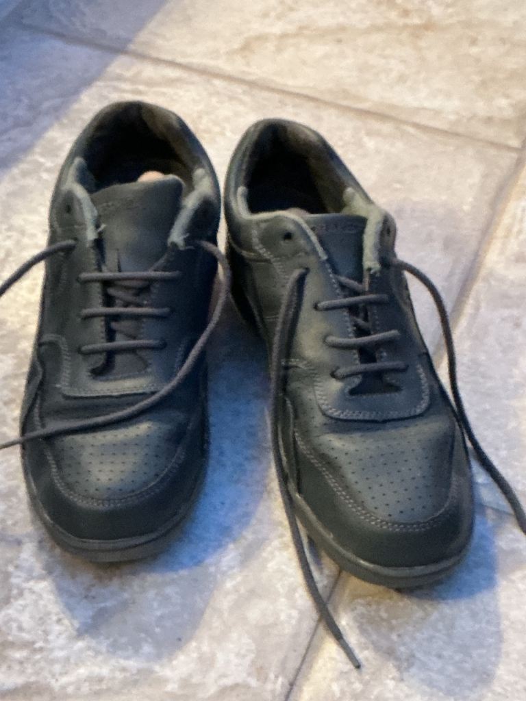 PAIR OF DRAKES PRIDE BOWLS SHOES 