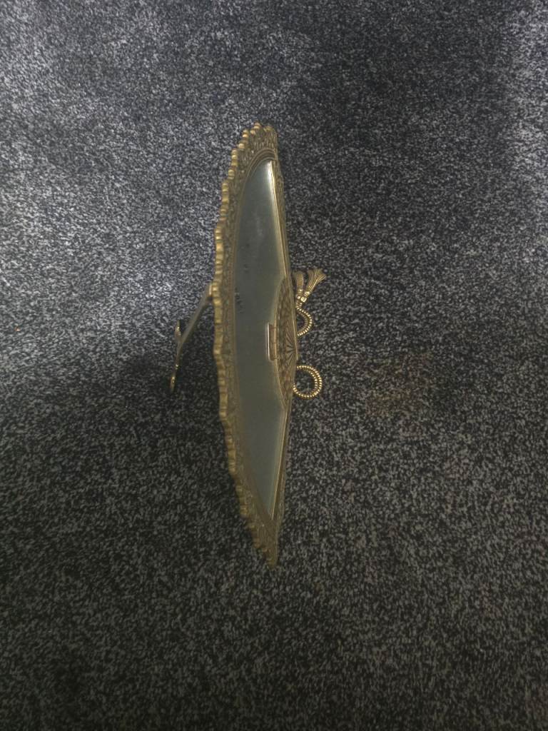 Beautiful Brass Mirror – Elegant & Stylish ✨