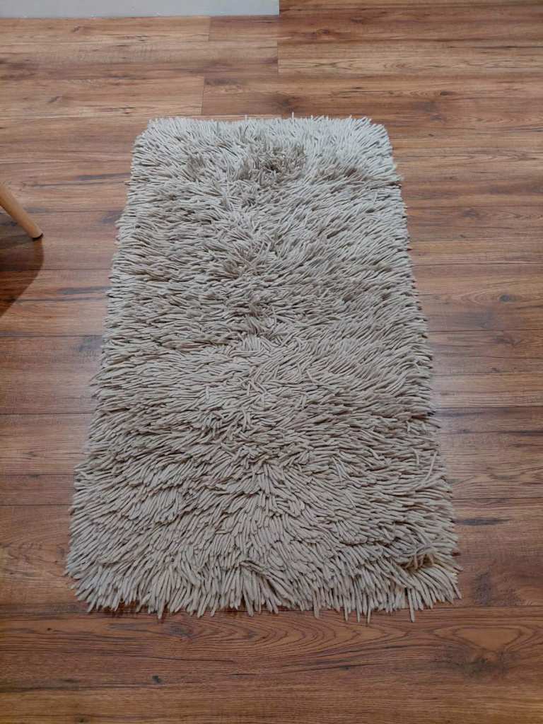 Small Grey Shaggy Rug – Good Condition