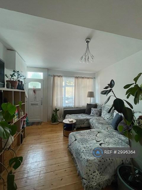 2 bedroom house in Faringford Road, London, E15 (2 bed) (#2996364)