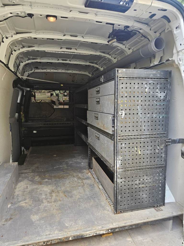 Modul system metal van racking