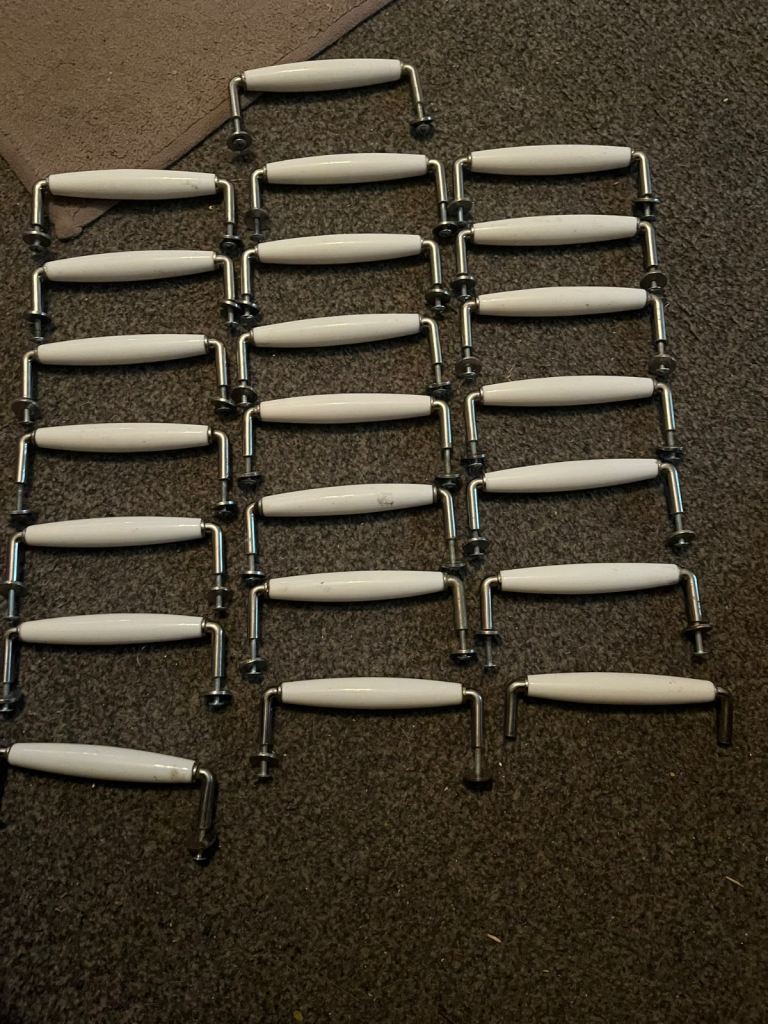 SET OF 22 CREAM KITCHEN CUPBOARD HANDLES