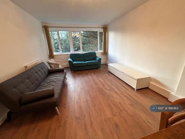2 bedroom flat in Hornsey Road, London, N19 (2 bed) (#918463)