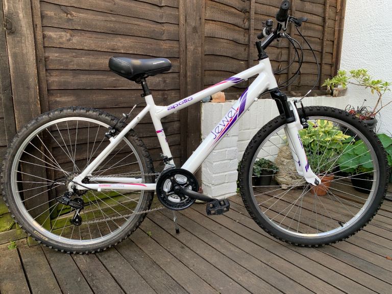 (Like New) Apollo Jewel 26” Wheel Mountain Bike (Fully Serviced) 