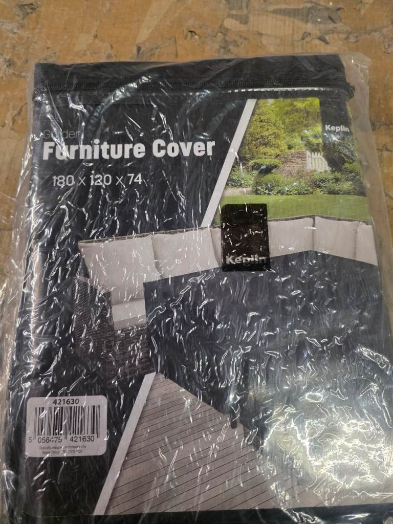 A new still packed garden furniture cover the measurements are 180cms lengh  