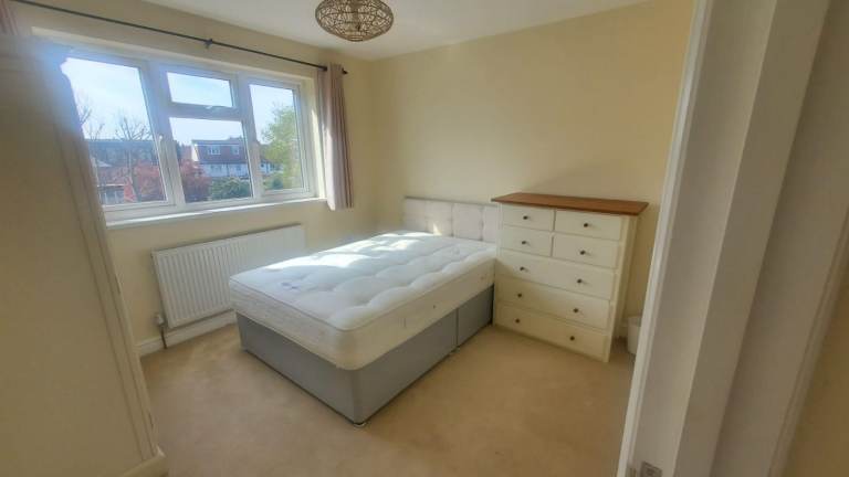 Spacious & Cosy Double ROOM For Rent AT RM6 6RH