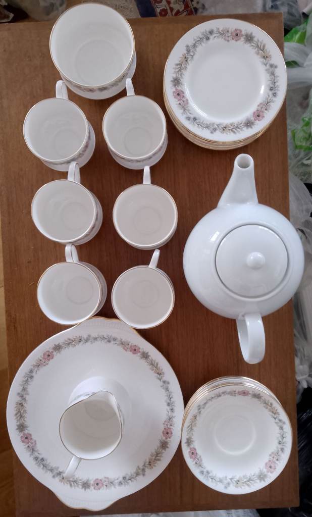 Fine Bone Chine Paragon 21 piece tea service + teapot As new, Paragon. "By Royal Appointment" £10