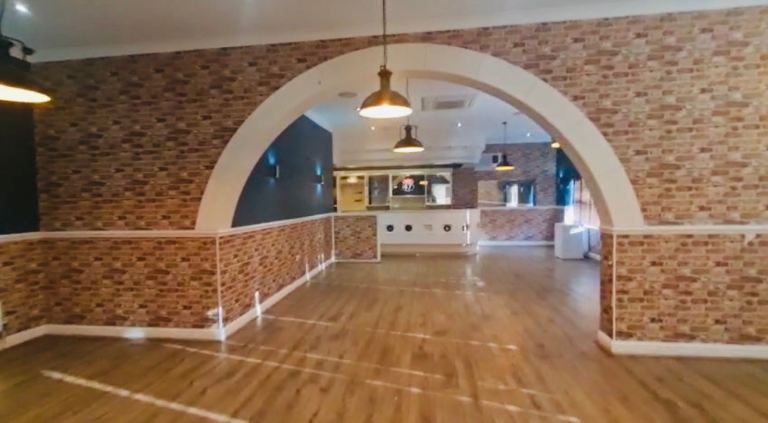 PRIME RESTAURANT OPPORTUNITY 100+ SEATER,NO PREMIUM, PETERBOROUGH LOW RENT