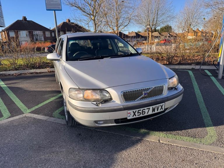 Volvo V70 T5 SE Auto [249g/km, 250bhp]