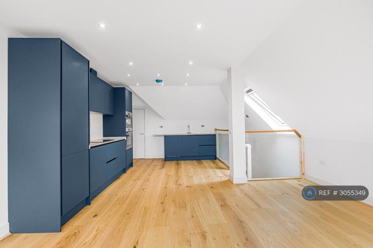 3 bedroom flat in Bow Lane, London, N12 (3 bed) (#3055349)