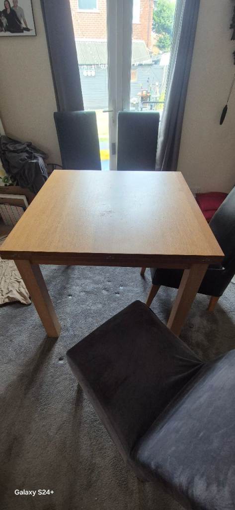 Dinning Table 