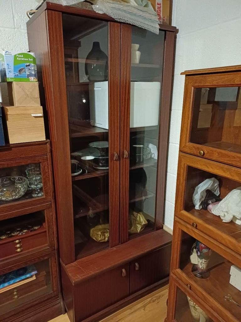 Bookcase. Dark wood / light 