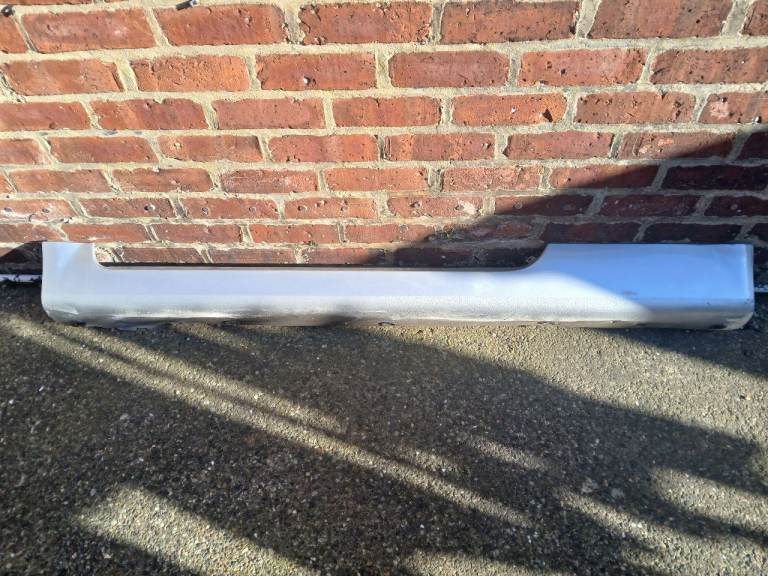 Audi TT Mk1 side sill in silver