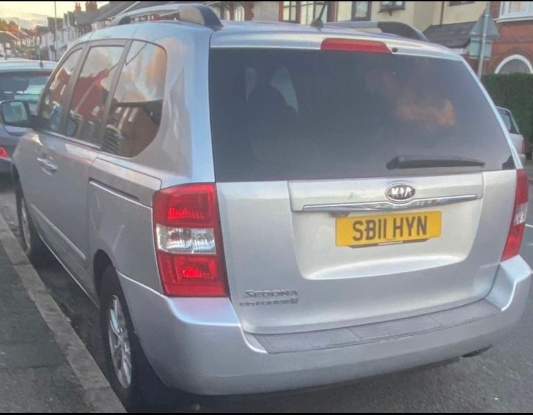 KIA SEDONA 2011 7 SEATER