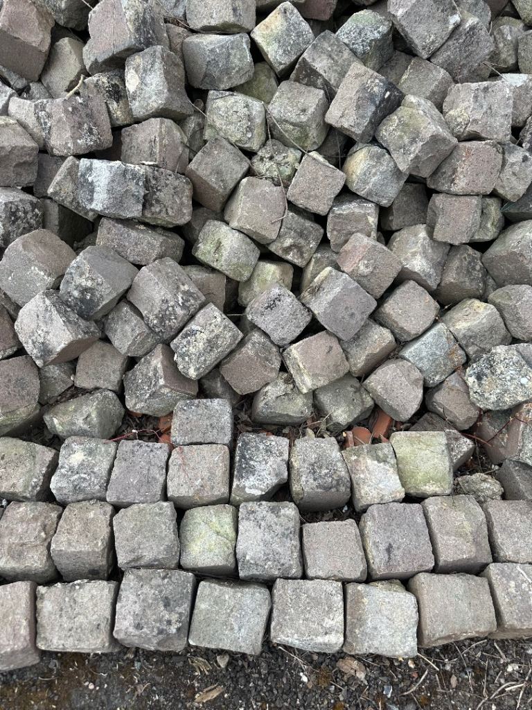 GRANITE SETTS 70p each