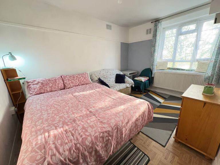  Double Room to Rent in flatshare in White City Estate, White City, W12 7PG - All Bills Included