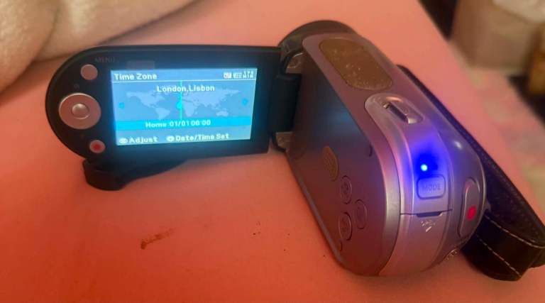 Samsung Camcorder - Silver, Good Condition, with Screen