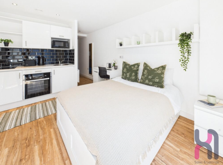 Liverpool City Centre Ensuite Studio Apartment 