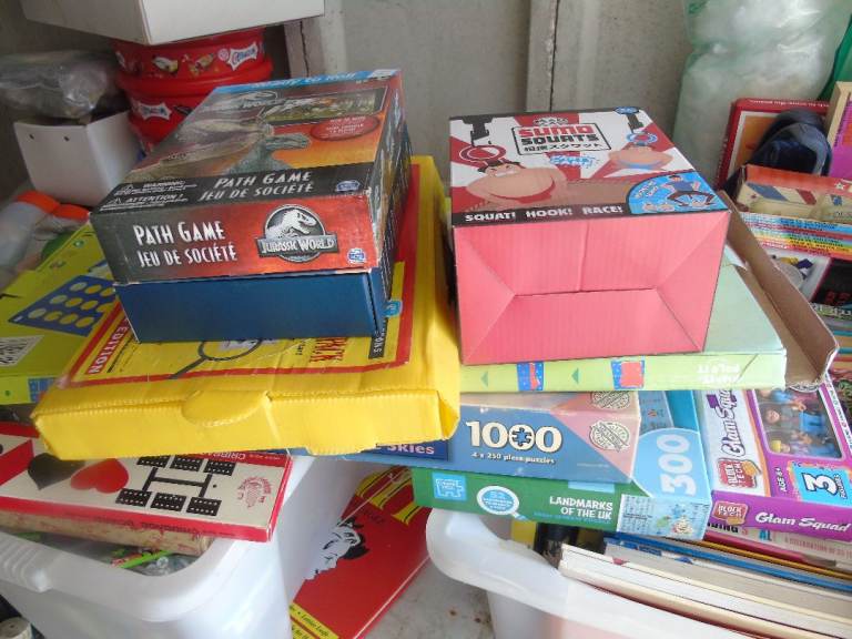 Selection of Board Games and Jigsaw Puzzles – Good Condition