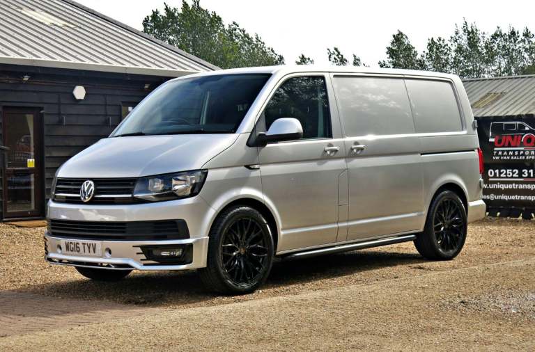 VOLKSWAGEN TRANSPORTER T6 HIGHLINE SWB SPORTLINE STYLE HIGHLINE NO VAT Silver M