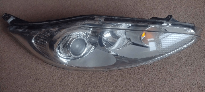 Ford Fiesta MK7 Titanium Drivers Side Headlight