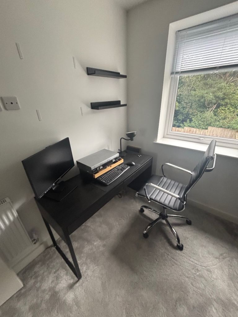 Black Office Desk and Chair – Good Condition