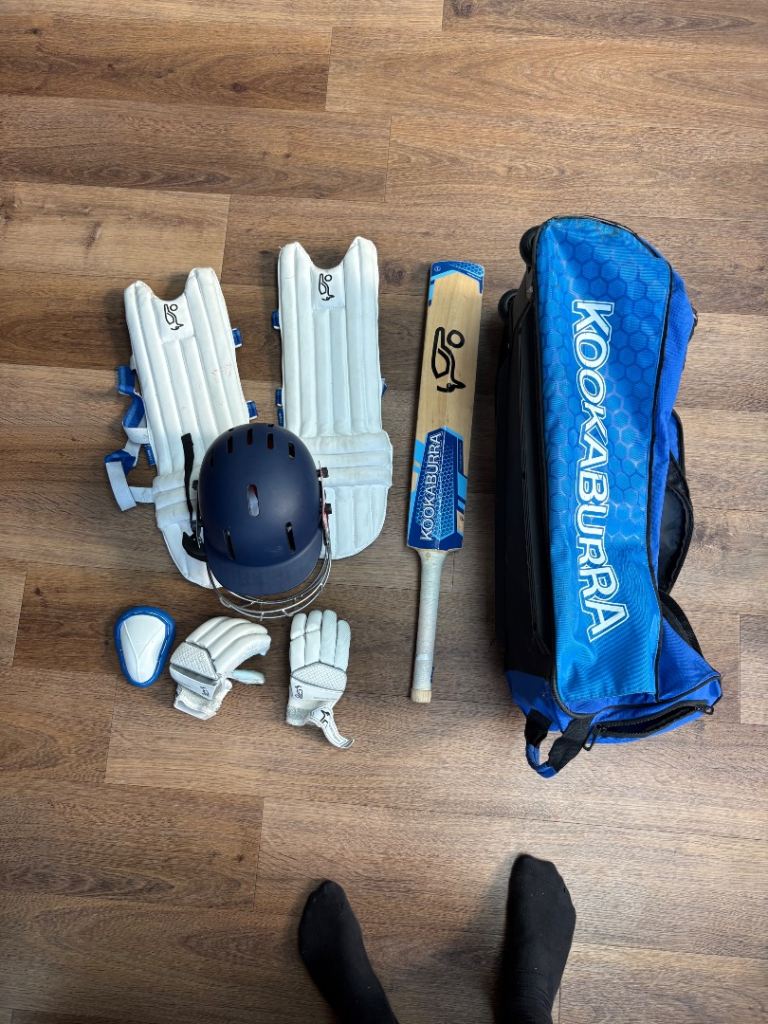 Junior Cricket Kit, bat and bag