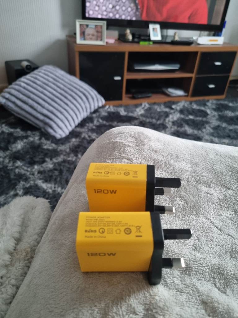 SAMSUNG OR PHONE, 120 WATTS CHARGER 