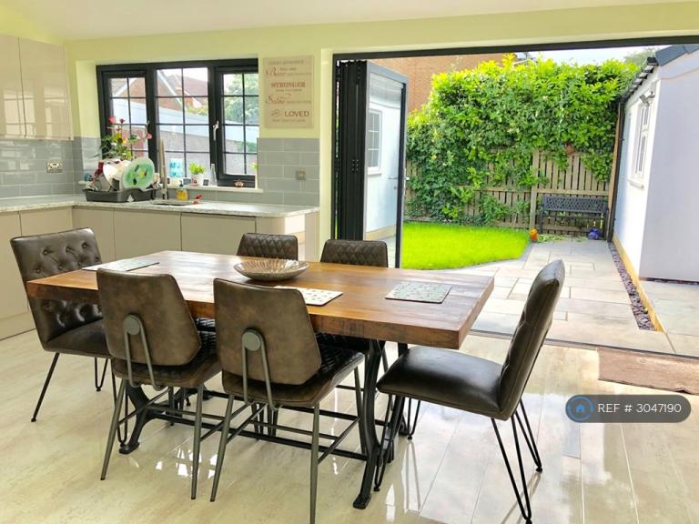 4 bedroom house in Plantation Gardens, Leeds, LS17 (4 bed) (#3047190)