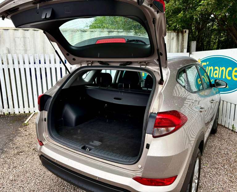 CAN'T GET CREDIT? CALL US! Hyundai Tucson 1.7 CRDi Blue Drive SE Nav - £199 DEPOSIT, £66 PER WEEK